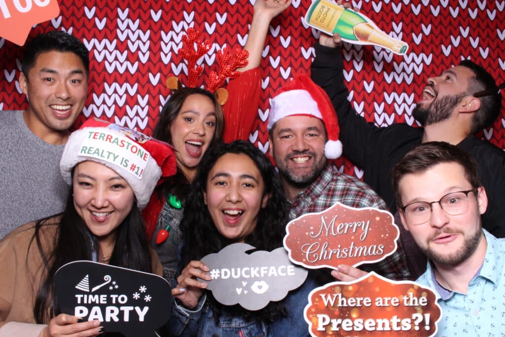 Make Your Corporate Holiday Party Unforgettable with These Fun Photo Booth Ideas 1 20211219 182612 883 IMG 0027