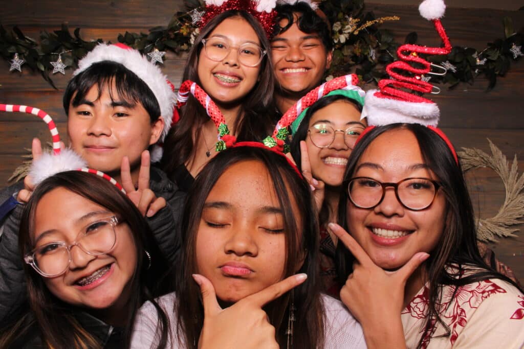 Make Your Corporate Holiday Party Unforgettable with These Fun Photo Booth Ideas 2 20221224 202036 133 IMG 0168